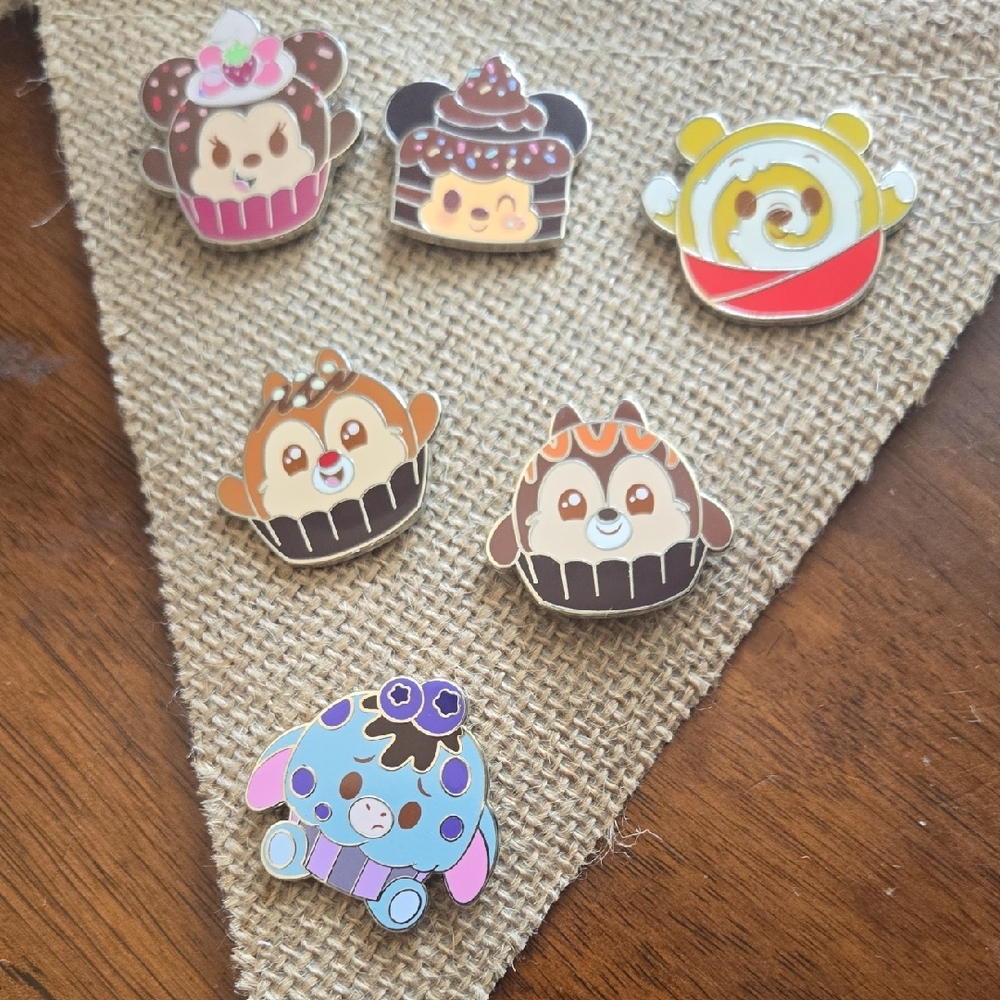 11 Disney Munchlings Pins- Series 1